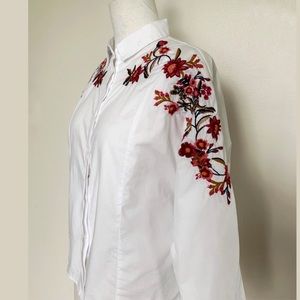NWT Embroidered Fall Floral Button Up Top